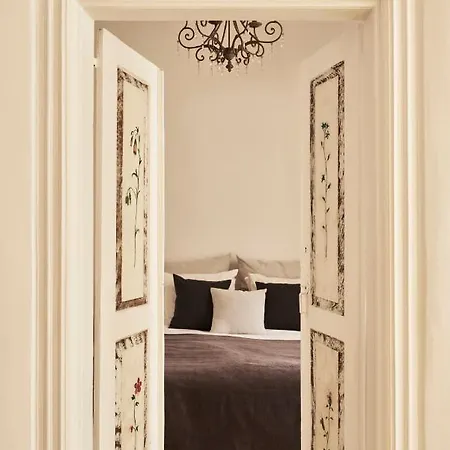 Apartment Town Mansion By Monocle *